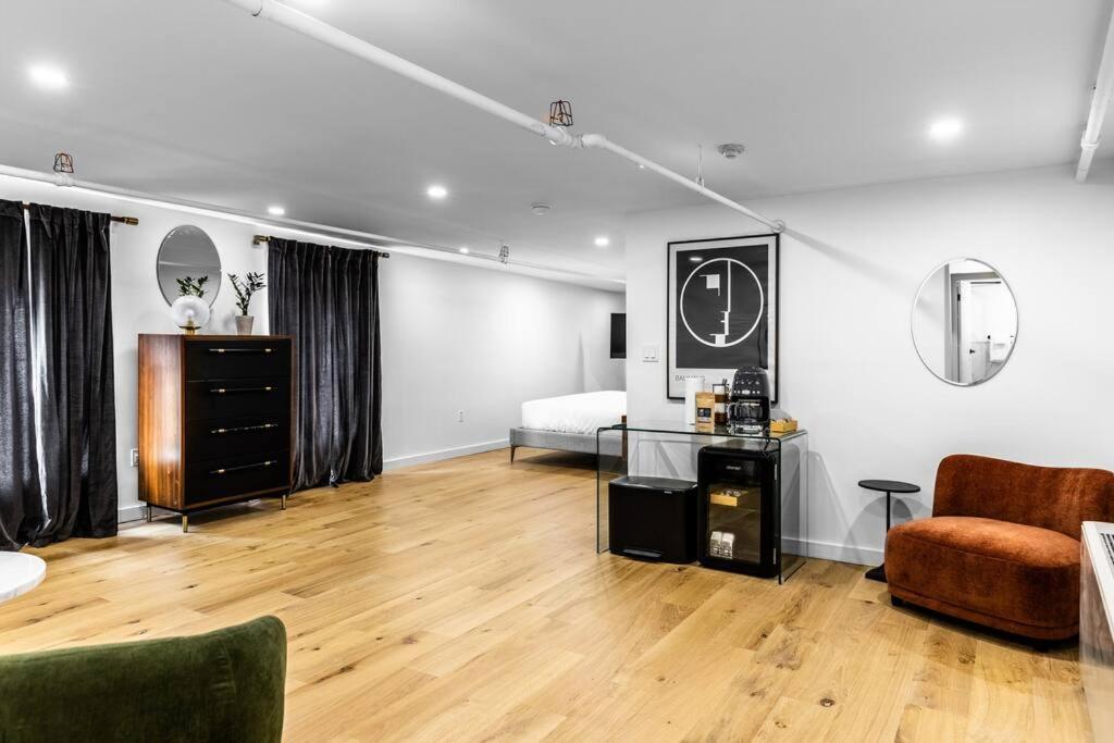 King Bed, The Phenix Historic Hotel, Spacious, Room # 406 Bangor Exteriér fotografie